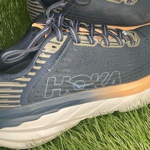 Hoka One One Bondi 6